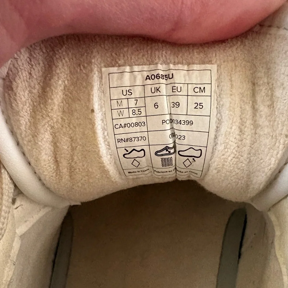 ALO Yoga White Sneakers - Read description - Picture 10 of 11